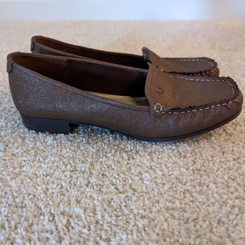 Anne Klein Size 6 Brown Loafers